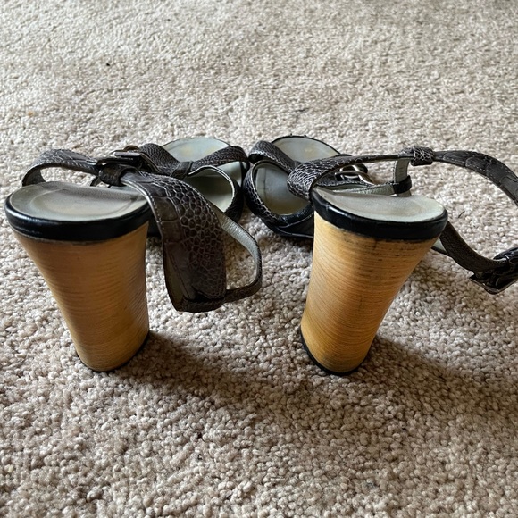 Gucci Lizard T-Strap Heel Sandals Sz 9 Block Heel Crystals FLAWS-missing crystal - Picture 9 of 15